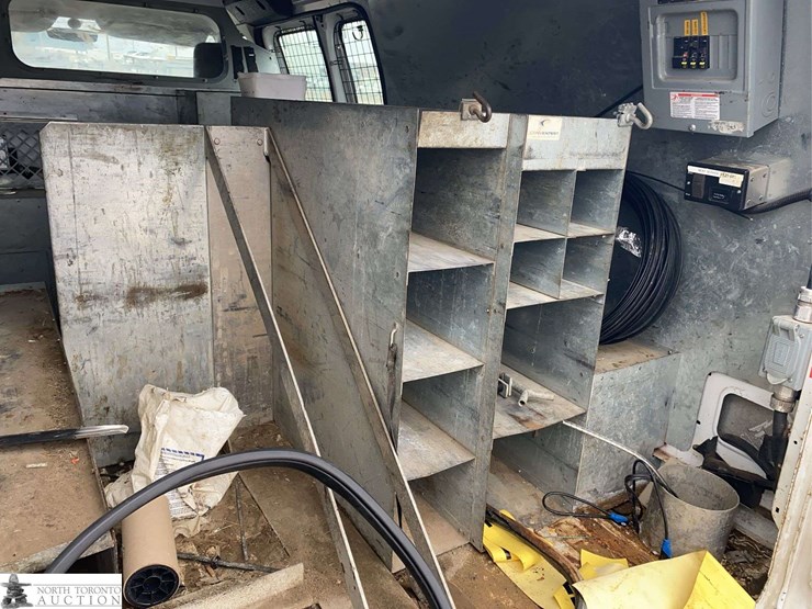 2011-ford-cargo-image-21