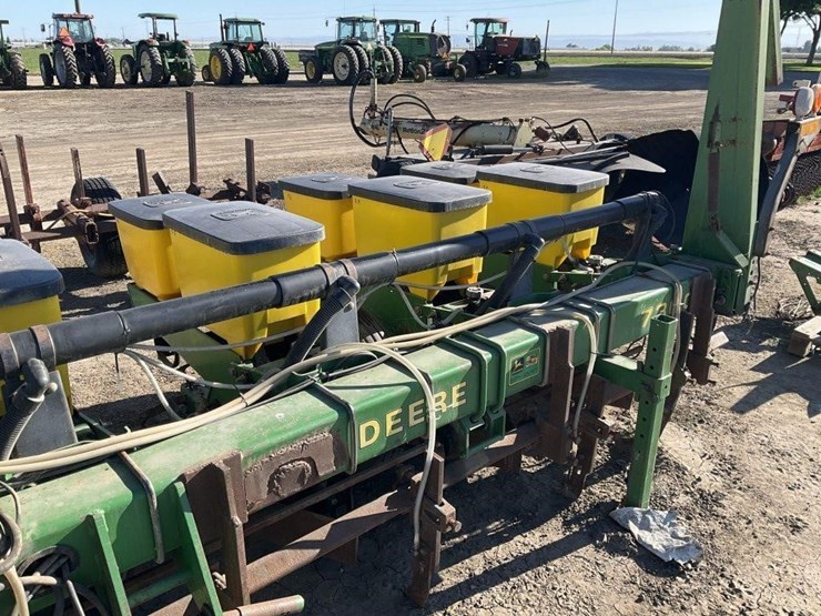 john-deere-7300-image-10