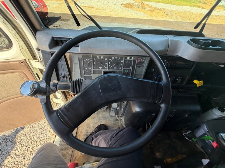 #31925-•-1999-international-tri-axle-dump-truck-image-22