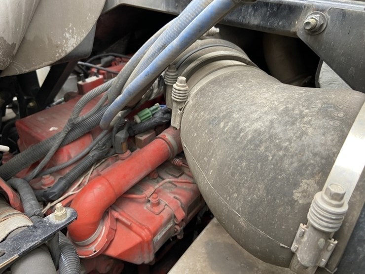 2014-peterbilt-320-image-29