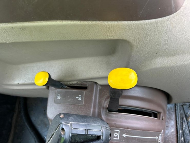 john-deere-5325-image-30