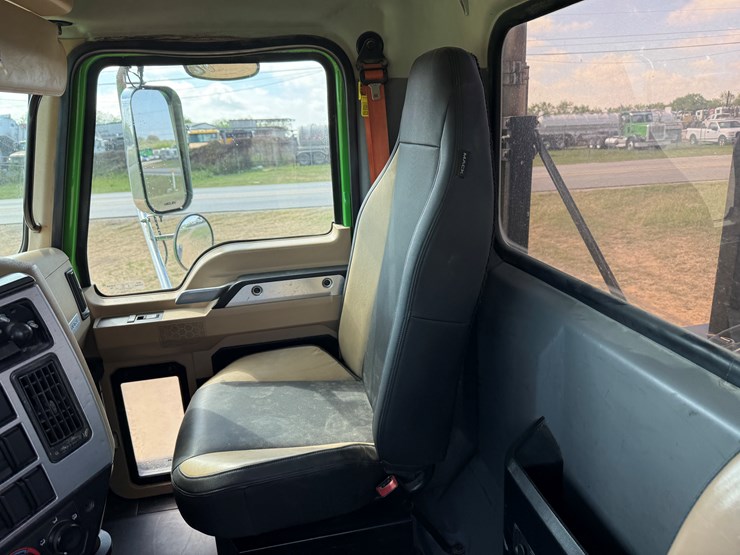 2019-mack-pinnacle-image-11