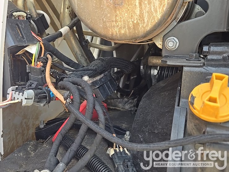 2021-bobcat-t740-image-48