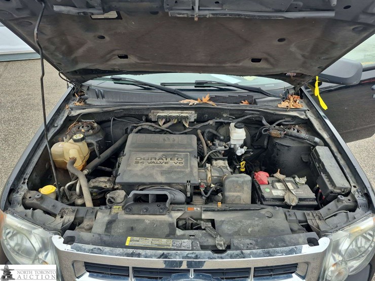 2010-ford-escape-image-10