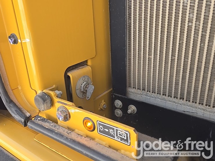 2017-caterpillar-336fl-image-49