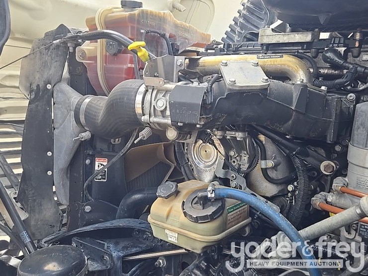 2011-freightliner-cascadia-125-image-62