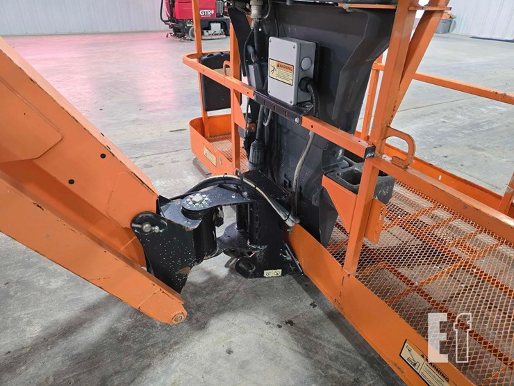 2019-jlg-460sj-image-17
