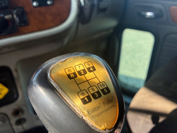 2007-peterbilt-385-image-8