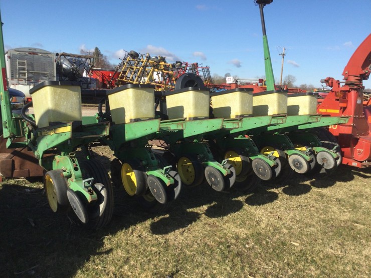 john-deere-7200-image-1