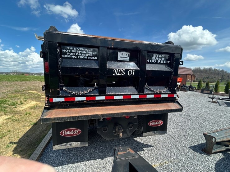 2005-peterbilt-335-image-4