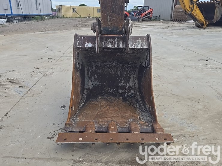 2017-deere-210g-lc-image-28