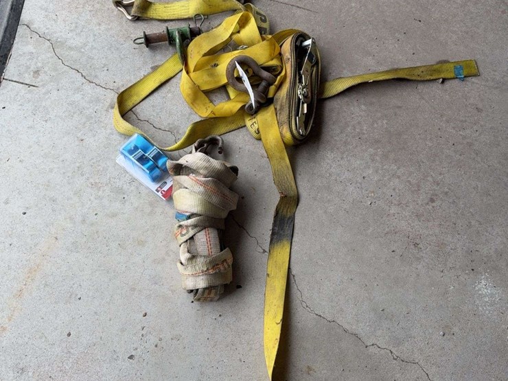 tie-down-straps-and-hardware-assortment-image-3
