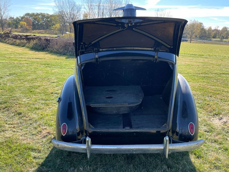 1938-ford-two-door-deluxe-sedan---original-car!-image-74