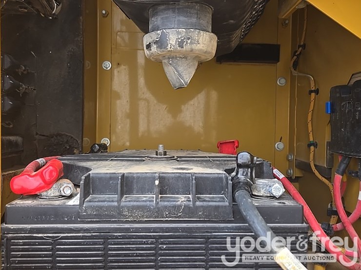 2019-caterpillar-336-image-45