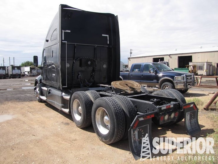2011-kenworth-t700-image-10