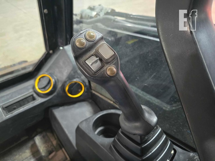 2021-jcb-3ts-8t-image-15