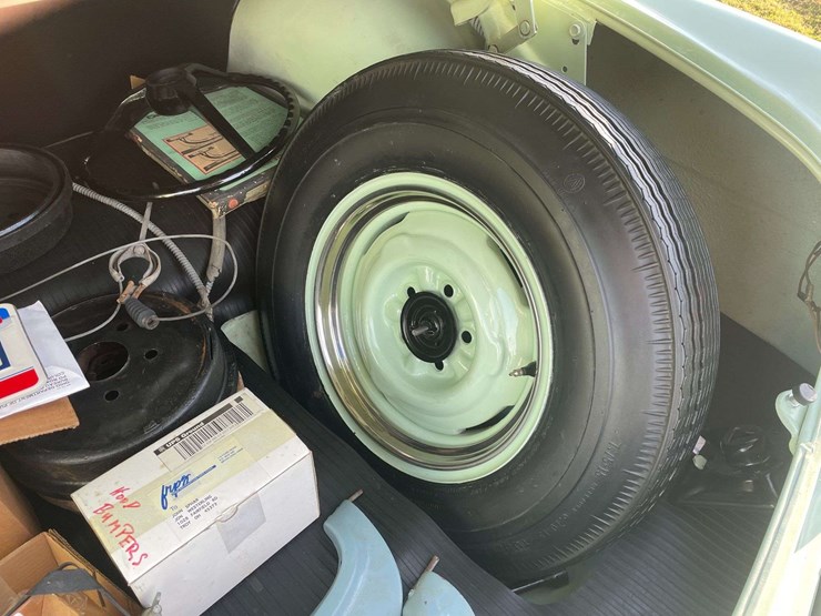 1953-ford-customline-sedan-image-72