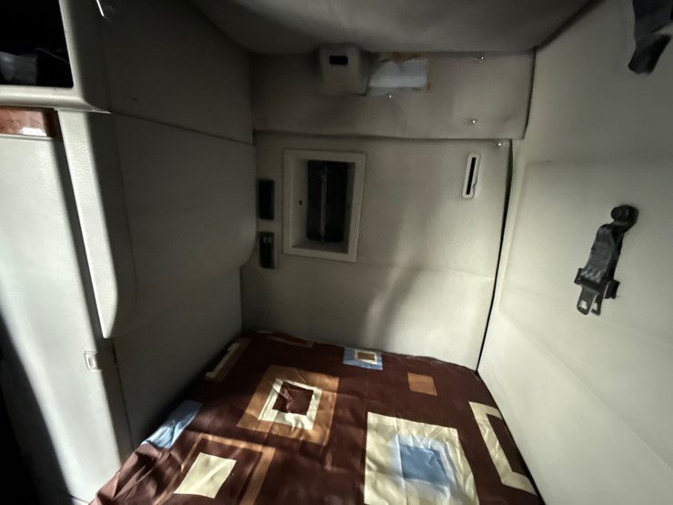 #31956-•-2012-volvo-vnl-tandem-axle-truck-tractor-image-11