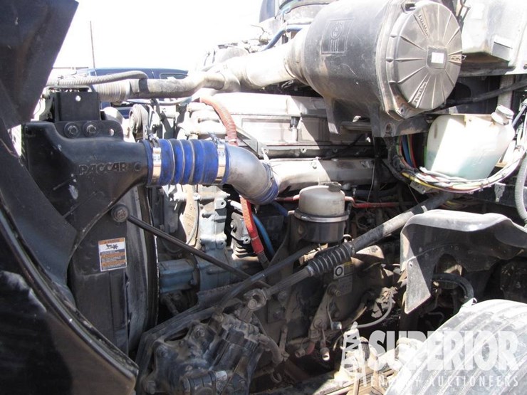 2011-kenworth-t700-image-7