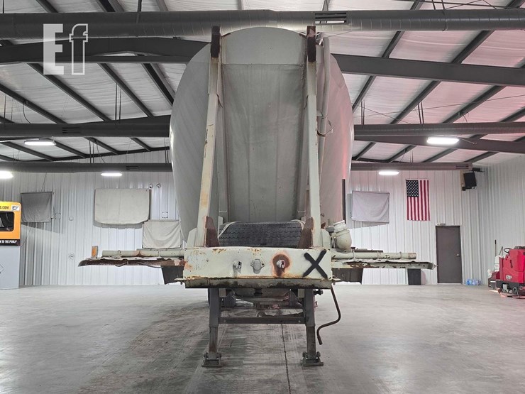 40-foot-pneumatic-tank-trailer-image-8