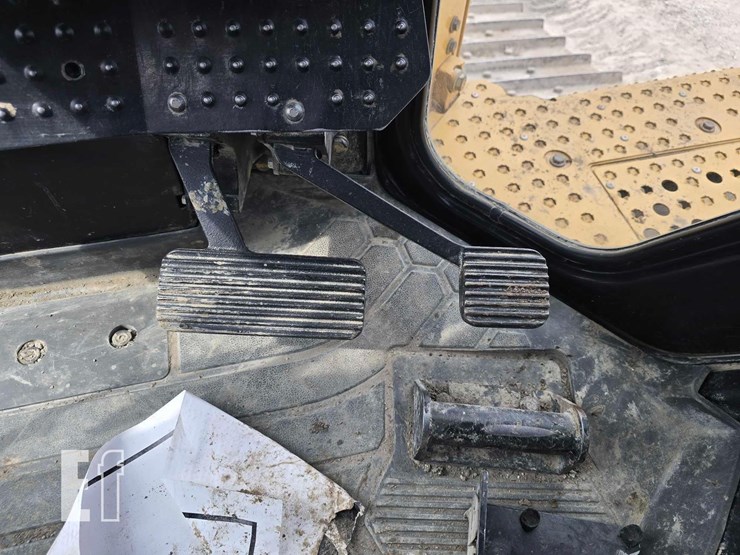 2019-caterpillar-d6-xe-lgp-image-18