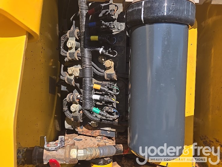 2023-komatsu-d61px-24-image-47