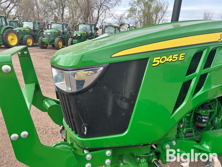 2022-john-deere-5045e-image-12