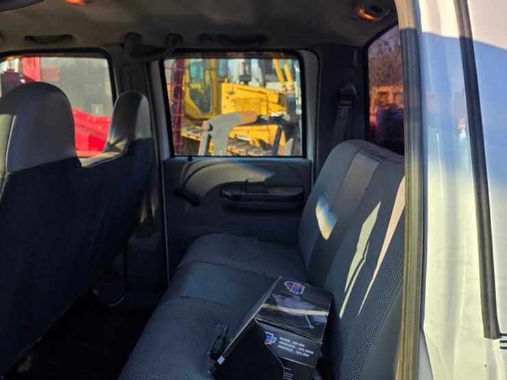 2004-ford-f350-image-42