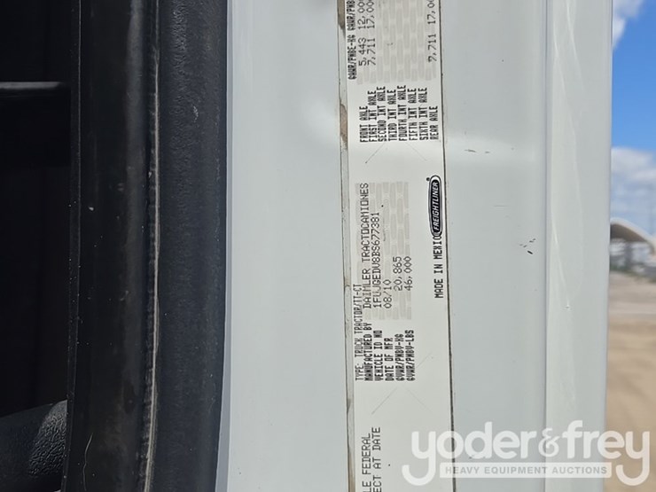 2011-freightliner-cascadia-125-image-82