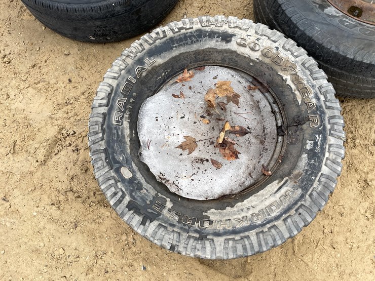 #3926-•-(6)-spare-rims-and-tires-image-32