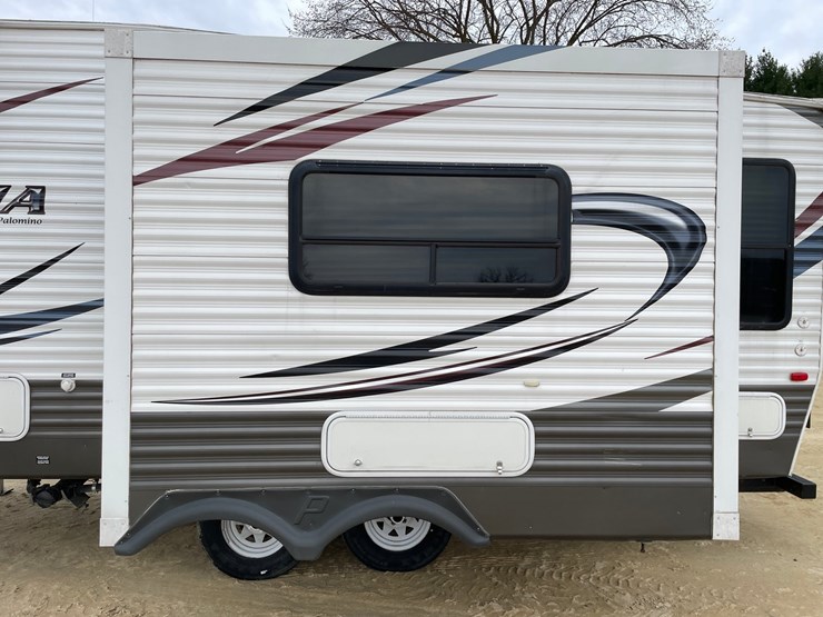 #201-•-2014-palomino-puma-253-fbs-27'-fifth-wheel-camper-(has-wi-title)-image-33