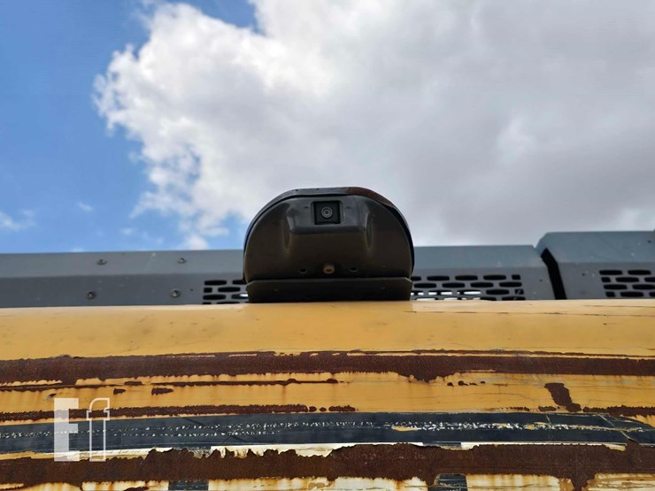 2018-deere-250g-lc-image-24