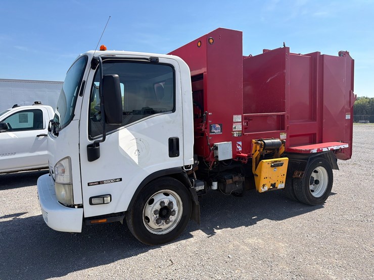 2008-gmc-w5500-image-1