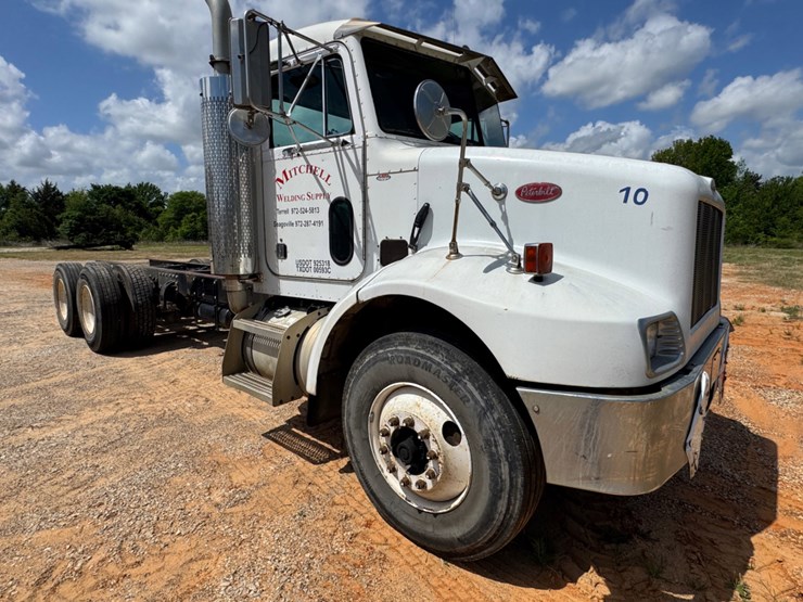 2003-peterbilt-330-image-2