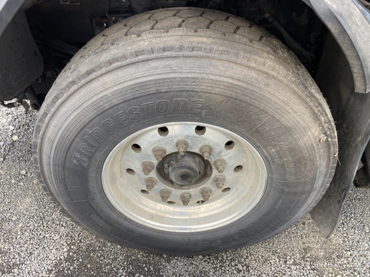 2014-peterbilt-320-image-31