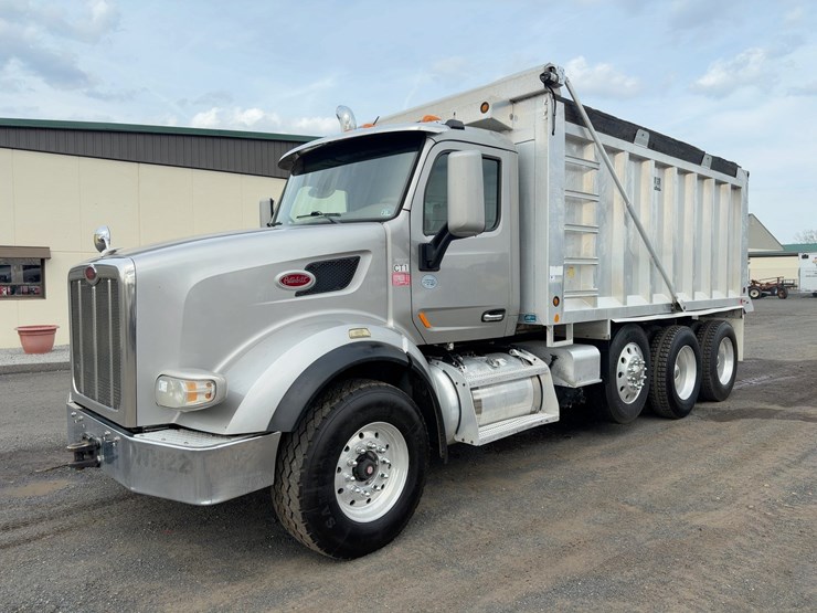 2015-peterbilt-567-image-1
