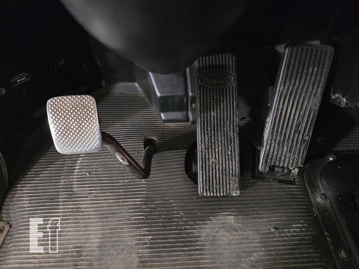 2002-peterbilt-378-image-11