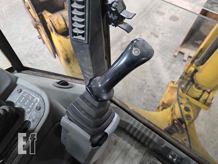 2005-caterpillar-420d-it-image-30