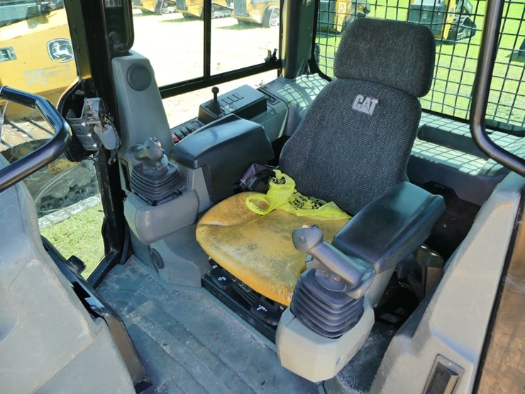 2015-caterpillar-d5k2-xl-image-11