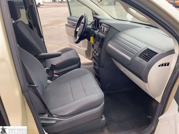 2010-dodge-grand-caravan-se-image-29