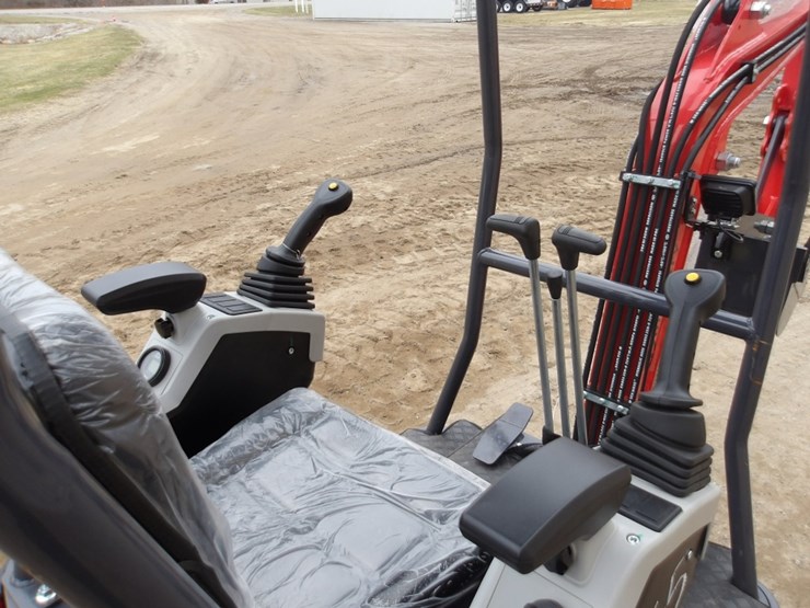 #7365-•-mx15rx-mini-excavator-image-8