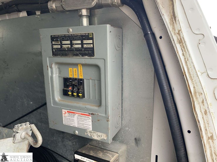 2011-ford-cargo-image-22