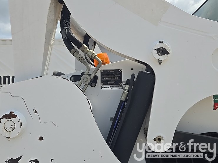 2021-bobcat-t740-image-34