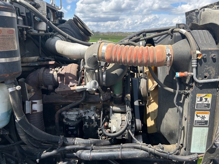 2005-peterbilt-335-image-20