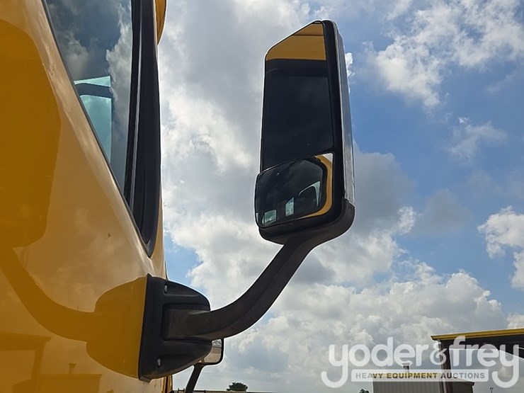 2012-freightliner-cascadia-125-image-82