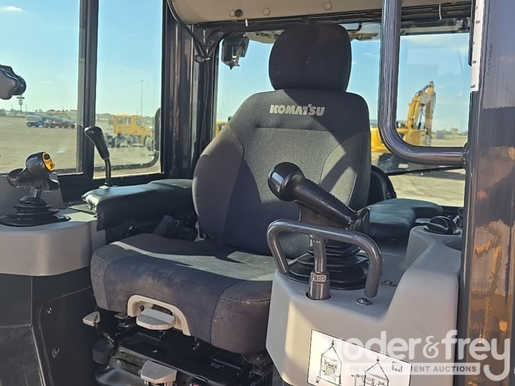 2023-komatsu-d61px-24-image-63