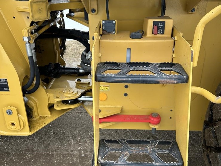 2016-caterpillar-930m-image-11