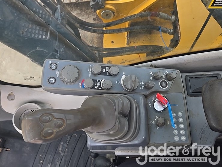 2017-deere-210g-lc-image-130