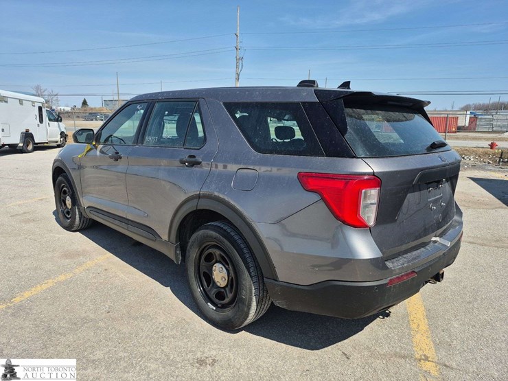 2020-ford-explorer-image-7