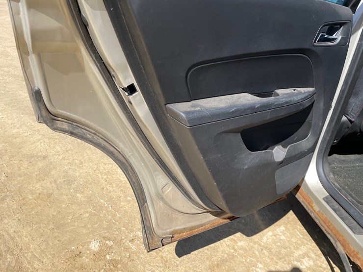 2013-chevrolet-equinox-image-33